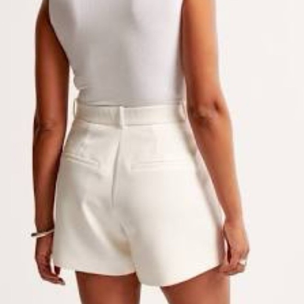 Abercrombie & Fitch Sloane Curve Love Shorts 25 0 Cream New Pleated High Rise - Picture 2 of 11